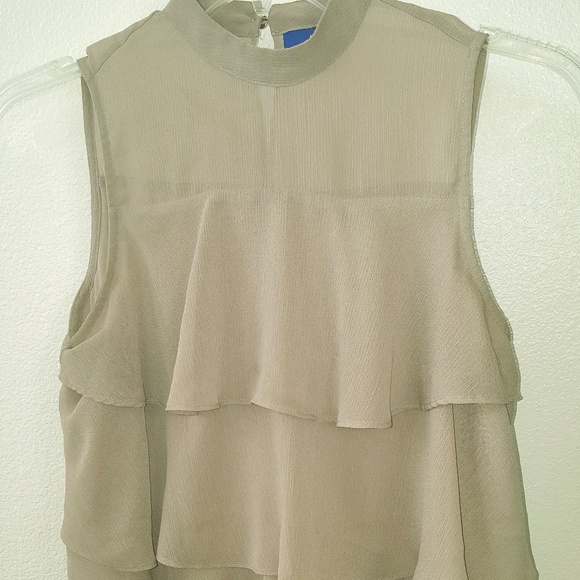Chic Blouse - Picture 1 of 3